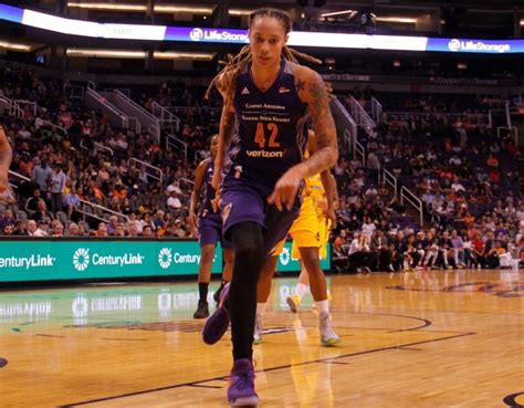 brittney griner shoe size|Brittney Griner height, age, shoe size, more for 2024。